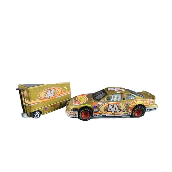 Hot Wheels RACING NASCAR Pit Crew Limited Edition Series PIT CREW #44 Brand New - Picture 2 of 3